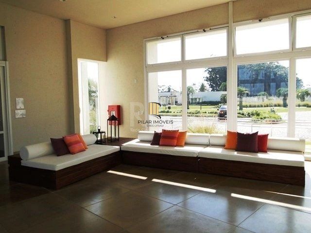 Excepcional sobrado 5 dormitórios com 5 suítes, totalmente mobiliado e ricamente decorado a beira lago em Xangrilá, no Condomínio Enseada.