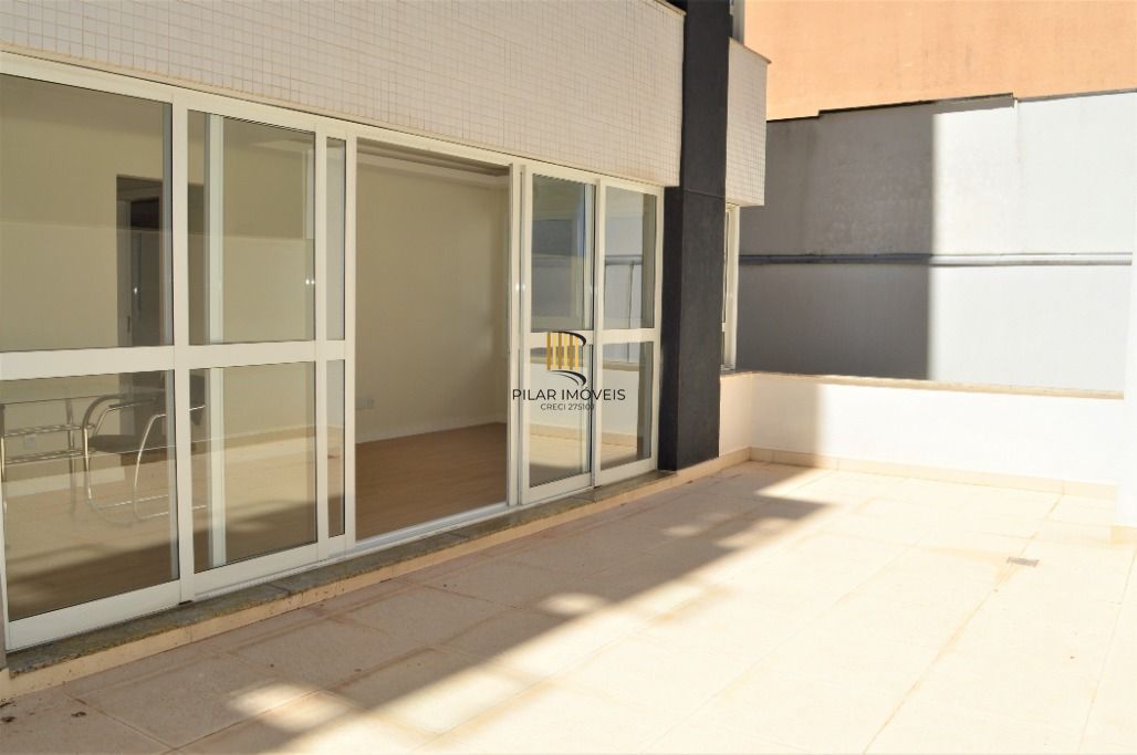 Lindo apartamento 2 dormitórios com 1 suíte, amplo garden e 2 vagas no Bairro Bom Fim.