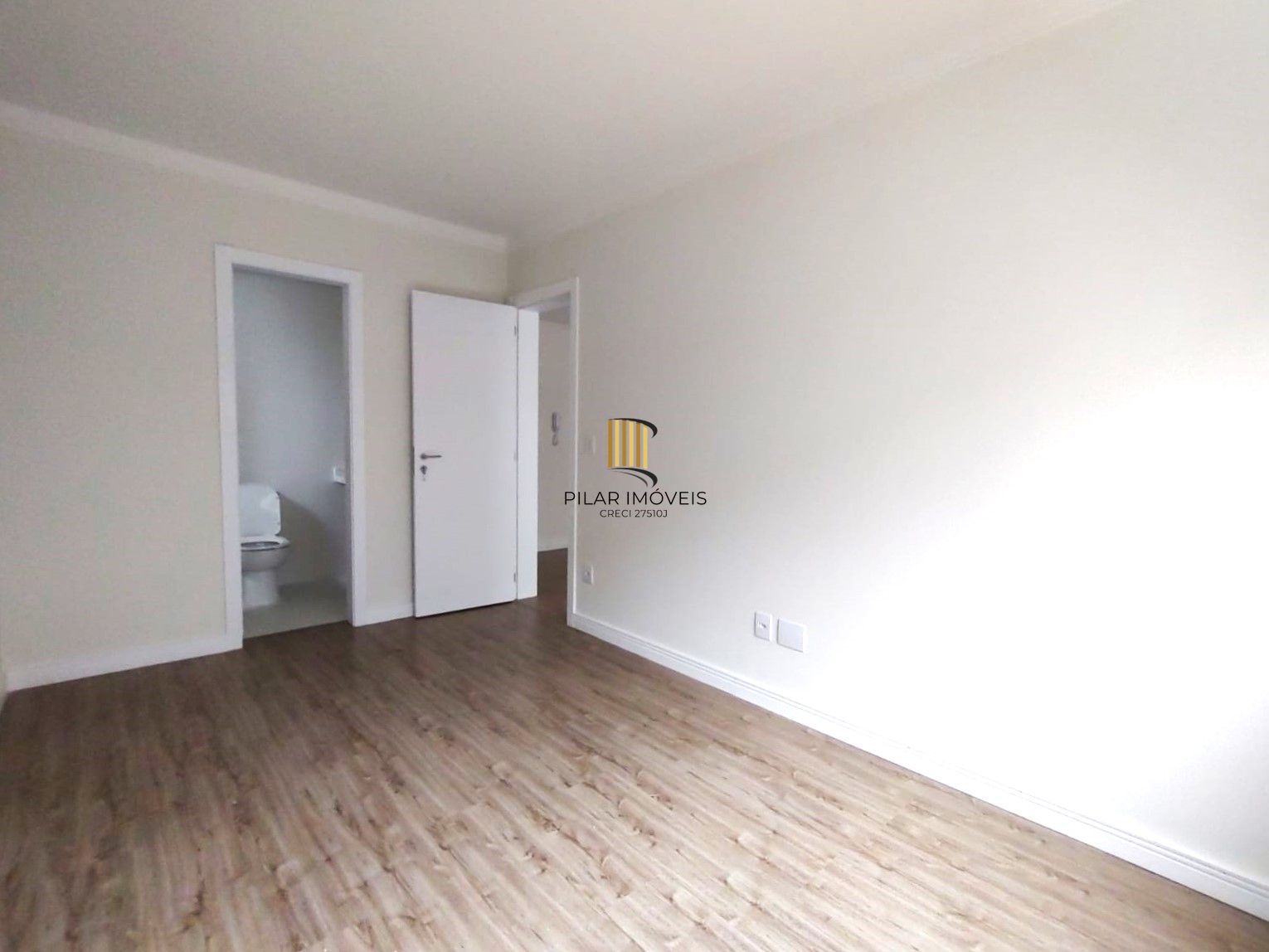 APARTAMENTO 1 DORMITÓRIO COM SUÍTE, COZINHA AMERICANA, LAVABO E AMPLO LIVING NO BOM FIM!