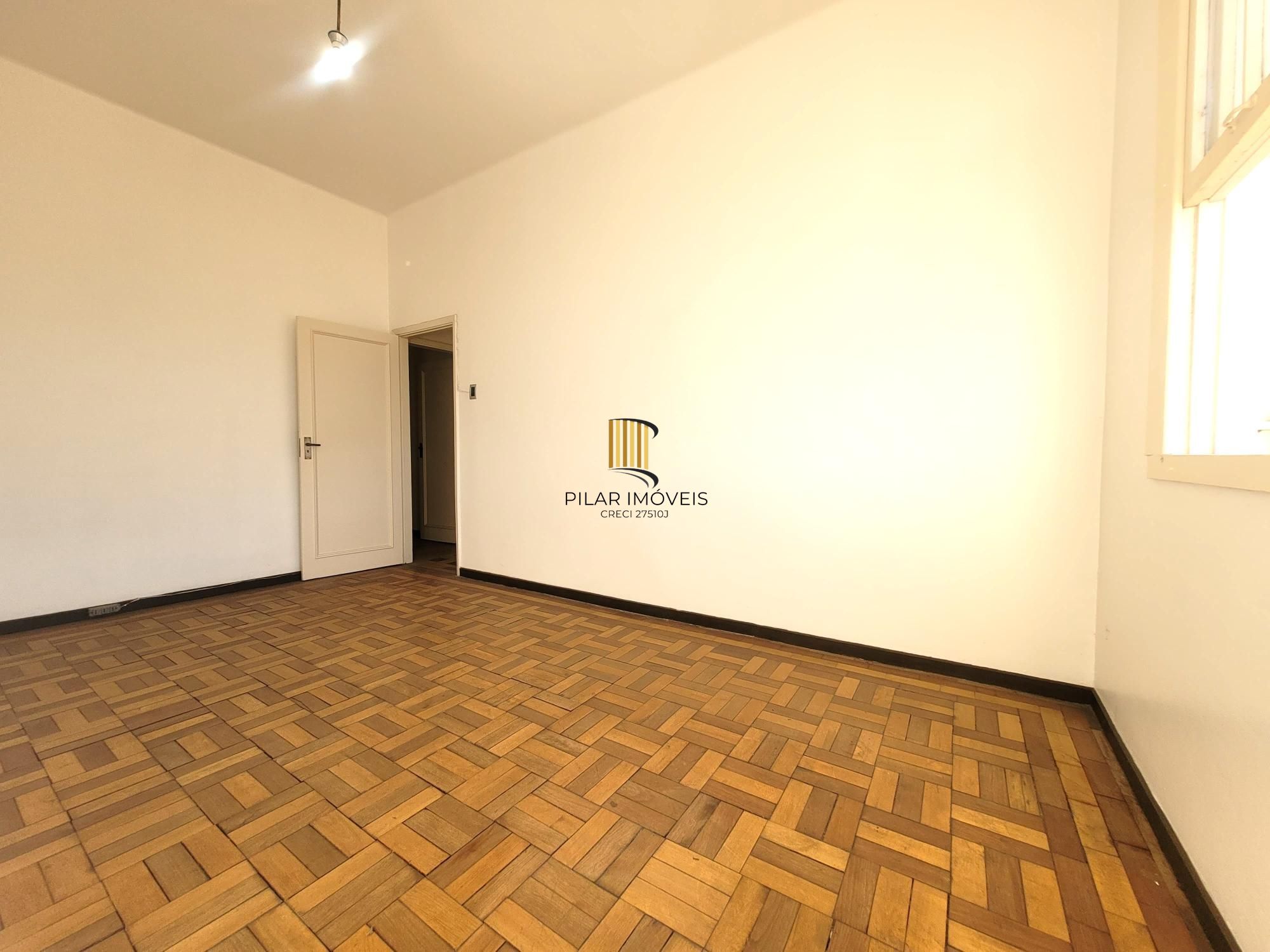 Excelente apartamento 2 dormitórios com  vista espetacular e sacada  na Rua :Dr. Barros Cassal .