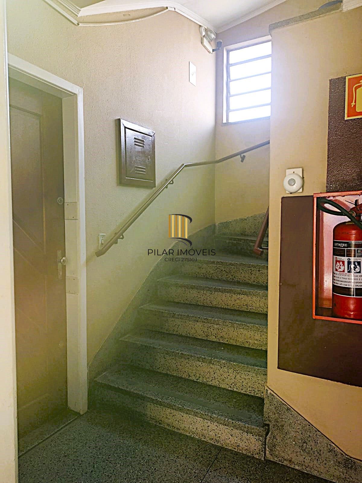 ÓTIMO APARTAMENTO JK NO BAIRRO PARTENON BEM ILUMINADO.