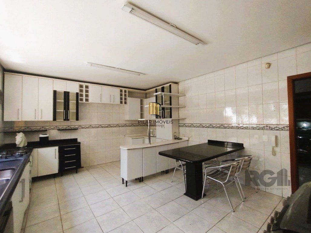 lindíssima e confortável casa com 3 quartos, piscina e 3 vagas no Parque Santa Fé em Porto Alegre!