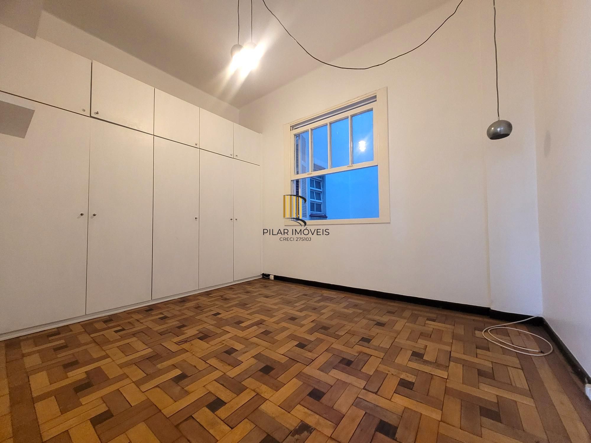 Excelente apartamento 2 dormitórios com  vista espetacular e sacada  na Rua :Dr. Barros Cassal .