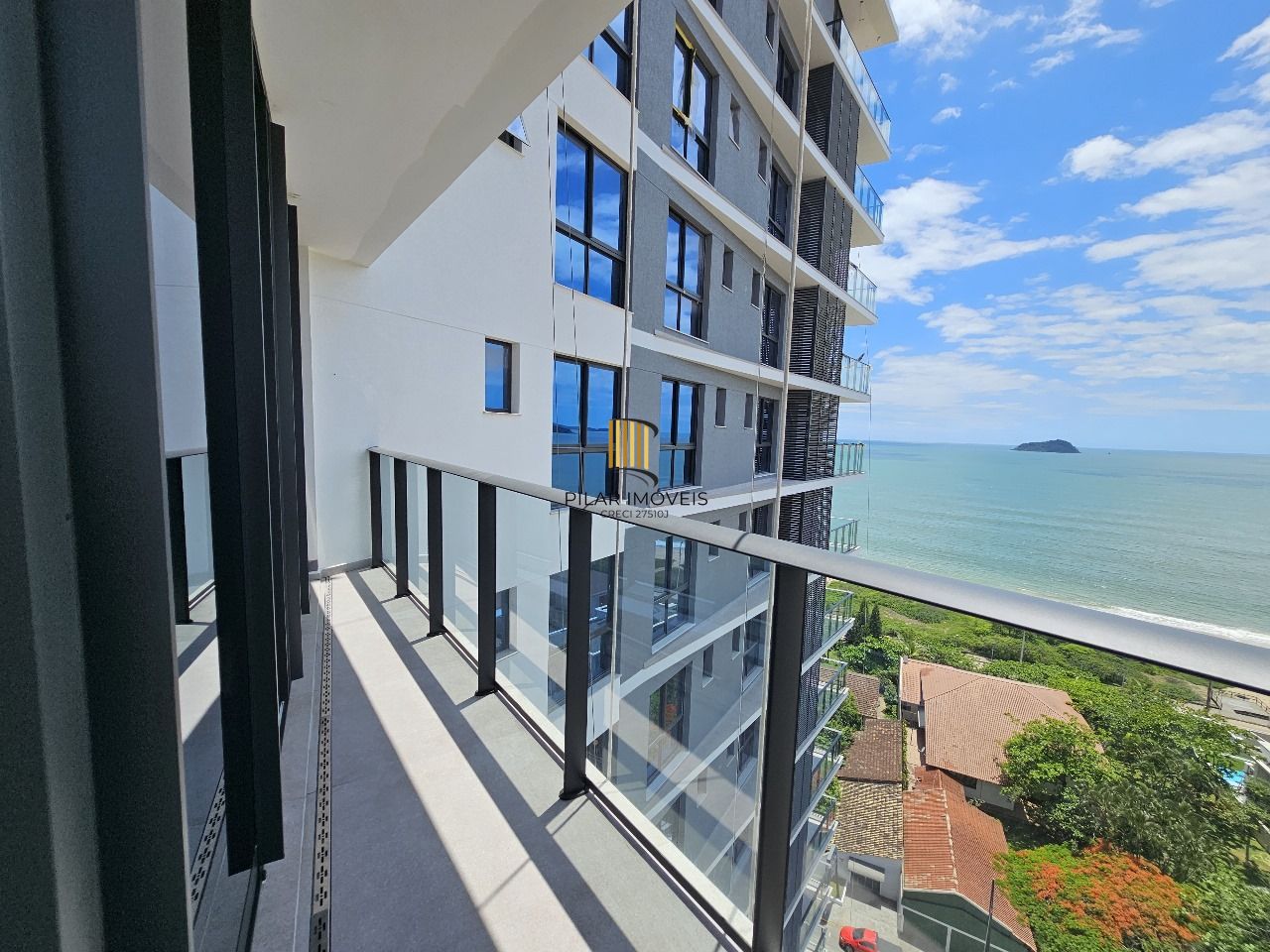 APARTAMENTO DE LUXO NO BLUE WAVES RESIDENCES EM PIÇARRA- SC COM VISTA PARA O MAR - ALTO PADRÃO