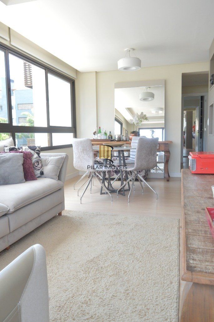 Excelente apartamento 2 dormitórios com box duplo próximo ao Zaffari Cabral