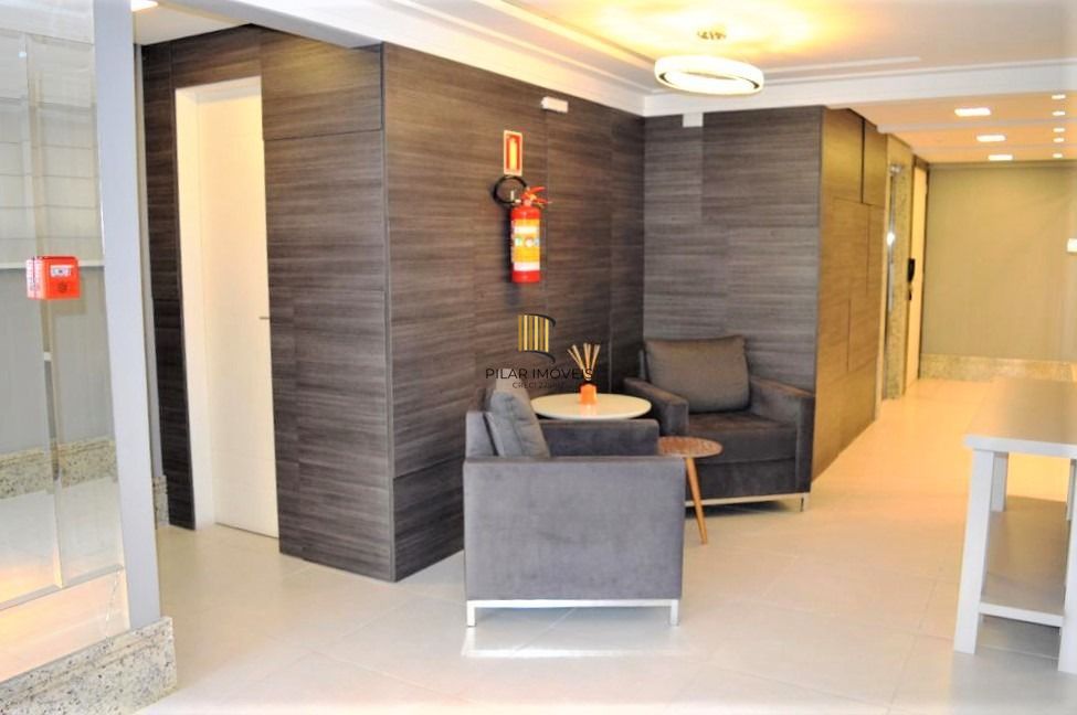 Apartamento 2 dormitórios com 1 suíte e box duplo de garagem no bairro Auxiliadora .