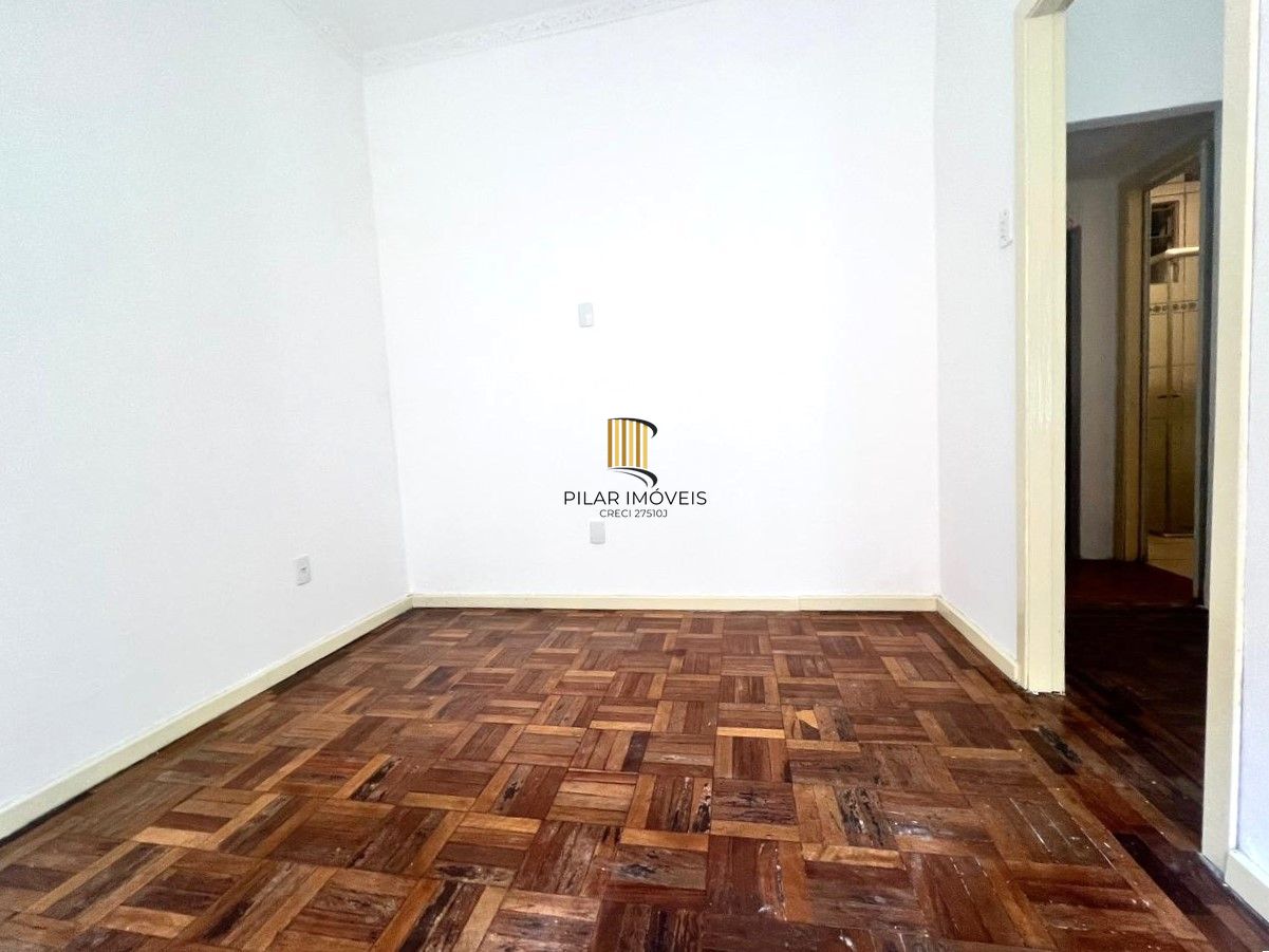 No Centro de Porto Alegre, apartamento 1 dormitório de frente e com sacada!