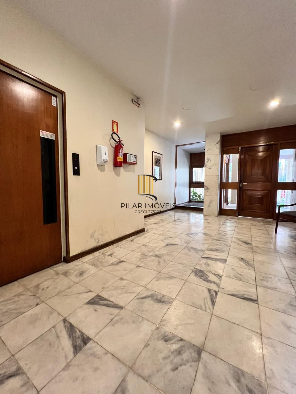 Excelente apartamento 2 dormitórios reformado no Bom Fim