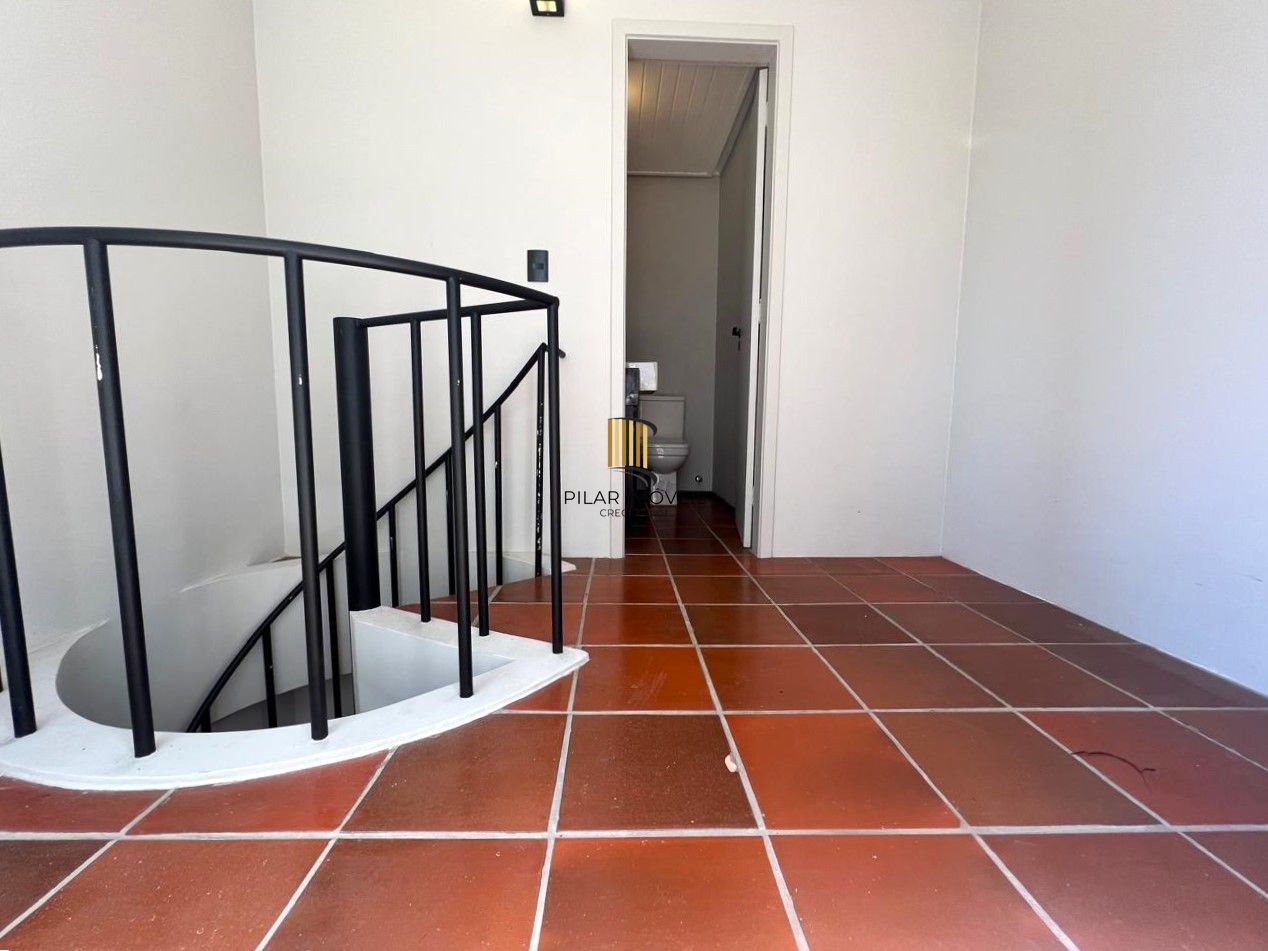 Cobertura 1 dormitório semi mobiliada com piscina e vaga no Bom Fim