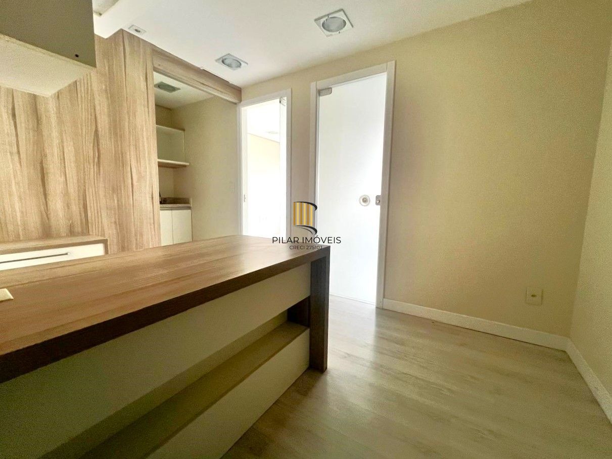 SALA COMERCIAL SEMIMOBILIADA COM VAGA, PARA VENDA OU LOCAÇÃO NO BAIRRO CENTRO HOSTÓRICO!