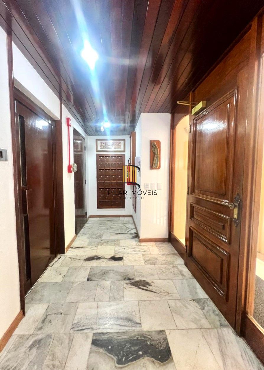 Apartamento 2 dormitórios com dependência em andar alto no Bairro Bom Fim