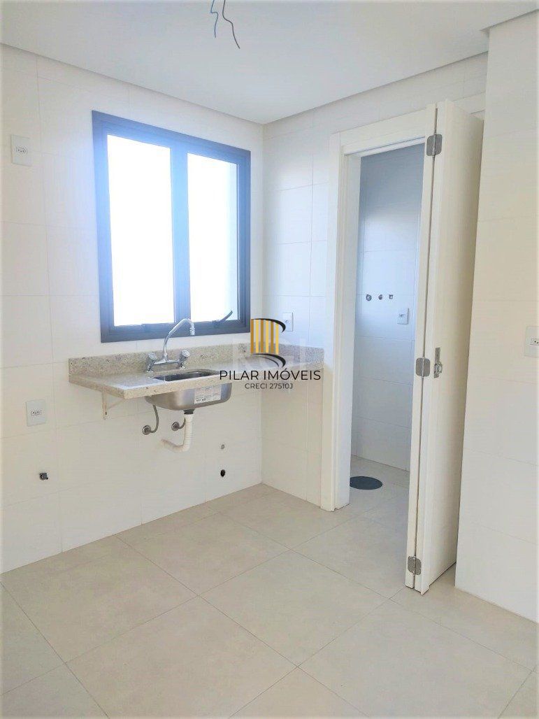 Excelente apartamento 2 dormitórios com  duas suítes,lavabo e vaga coberta próximo Av: Goethe