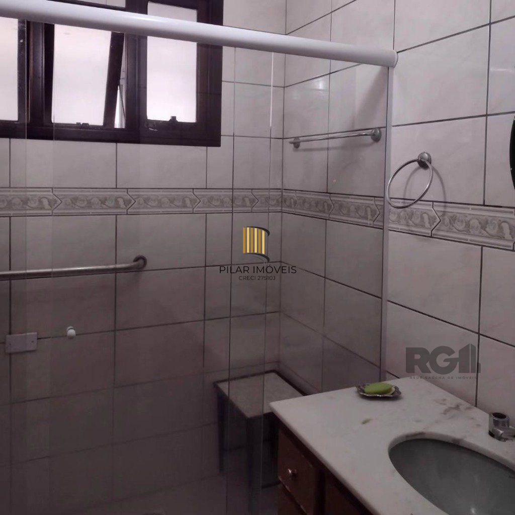 Apartamento no bairro Auxiliadora de 2 dormitórios ( 1 suíte)