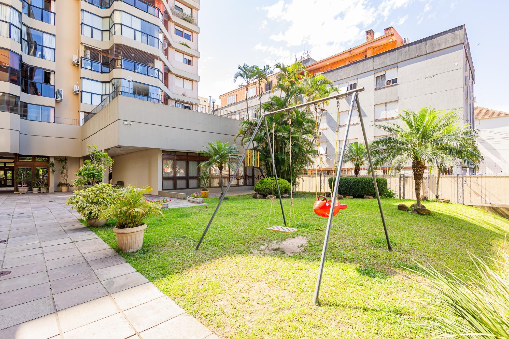 Apartamento com 92 m² no Menino Deus.