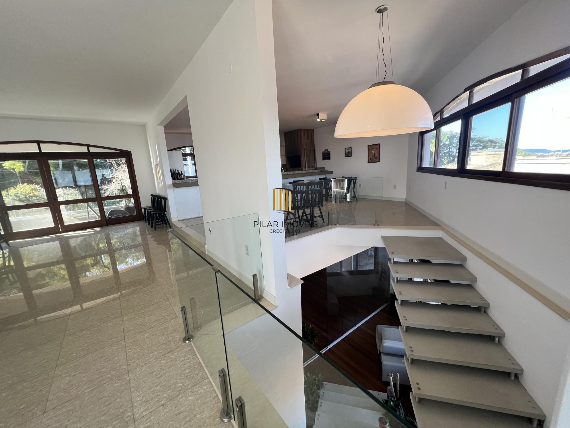 Belíssima casa no Bairro Tristeza com 645m²