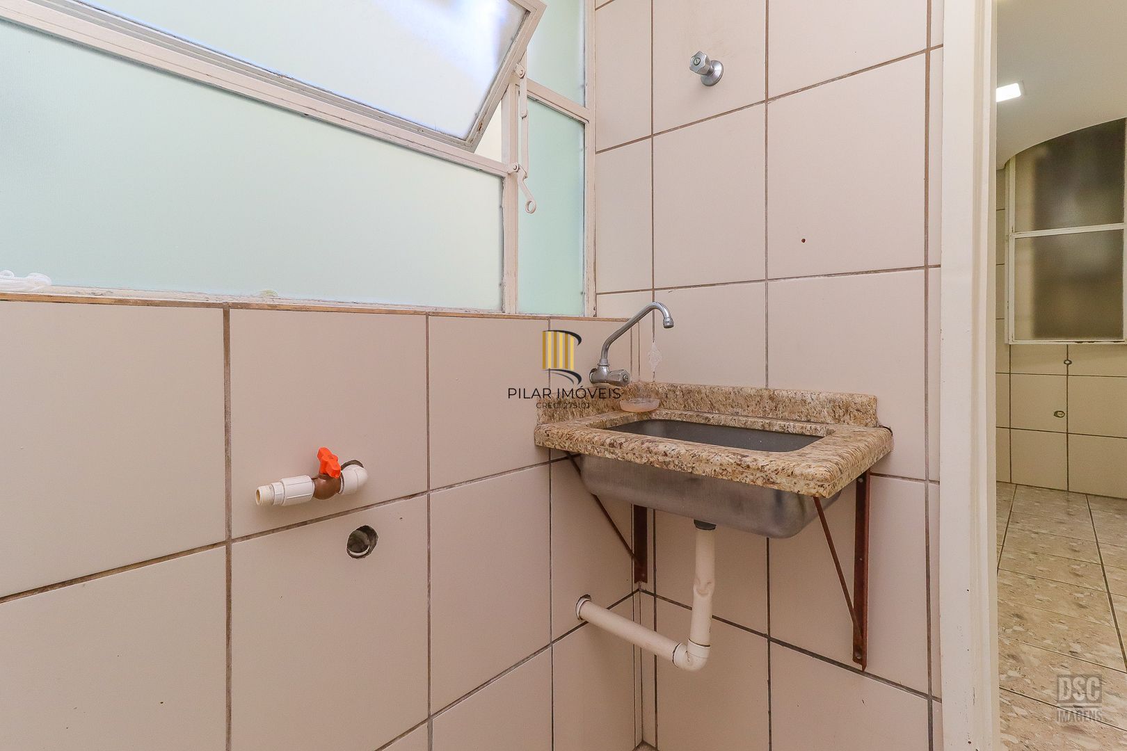Amplo apartamento, 3 quartos (1 suíte) lavabo, escritório e 1 vaga - Petrópolis