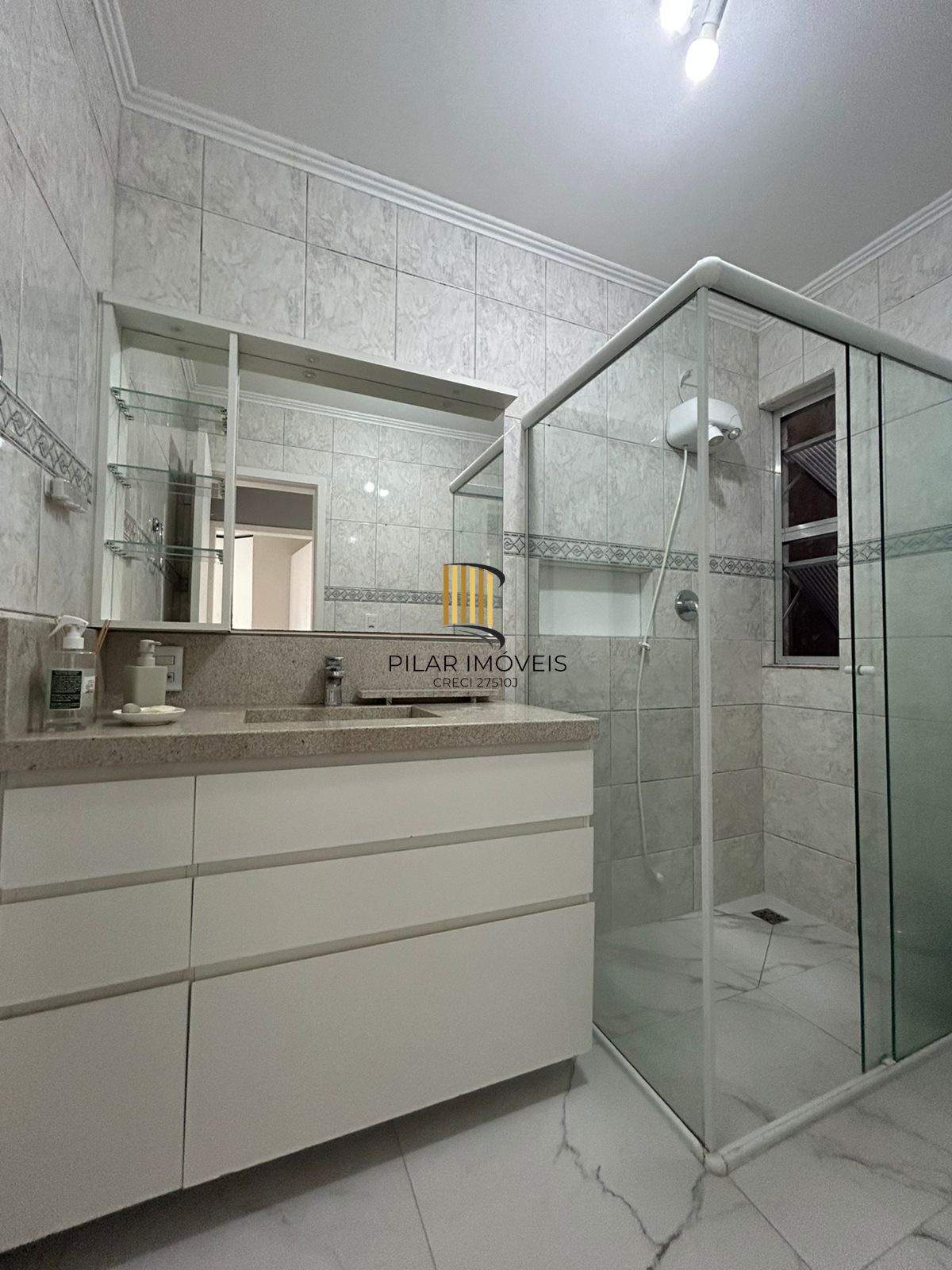 Excelente apartamento semi mobiliado no Bairro Jardim Planalto