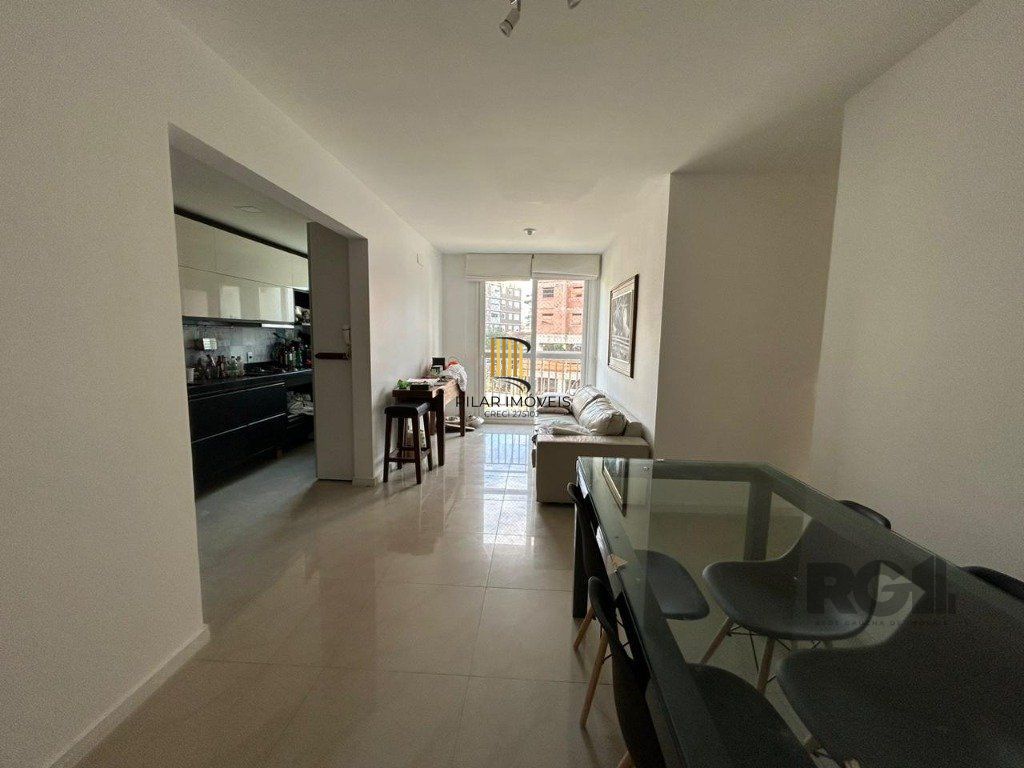 3 quartos (1 suíte), churrasqueira, sacada e 1 vaga. Infra completa.