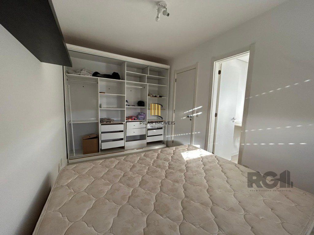 3 quartos (1 suíte), churrasqueira, sacada e 1 vaga. Infra completa.