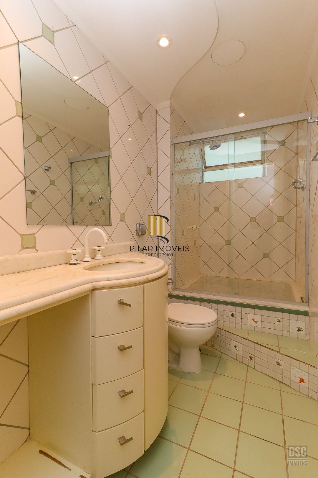 Amplo apartamento, 3 quartos (1 suíte) lavabo, escritório e 1 vaga - Petrópolis
