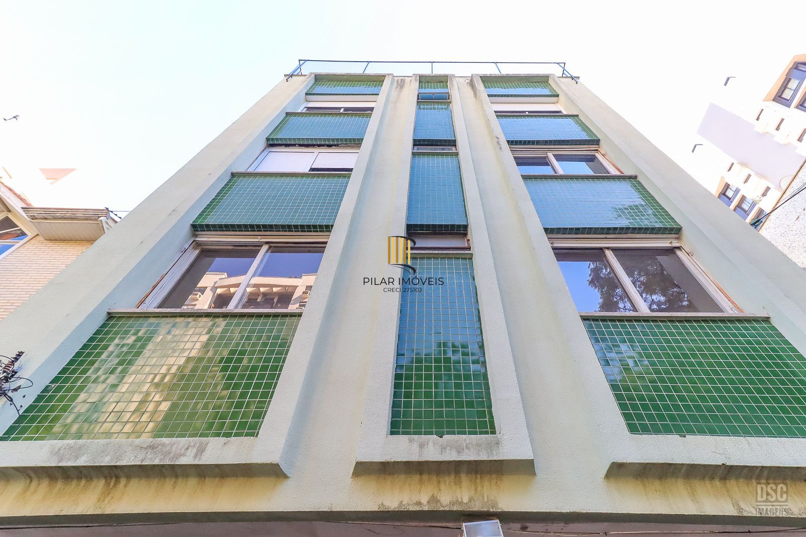 Amplo apartamento, 3 quartos (1 suíte) lavabo, escritório e 1 vaga - Petrópolis
