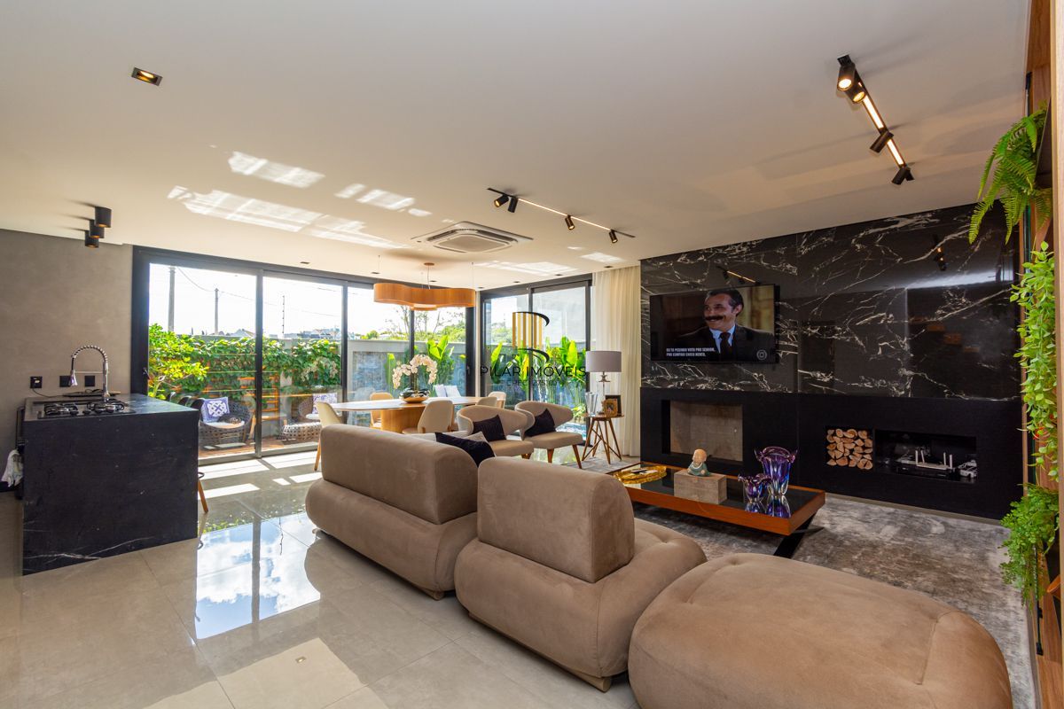 Casa de alto padrão no condomínio Vale dos Lírios