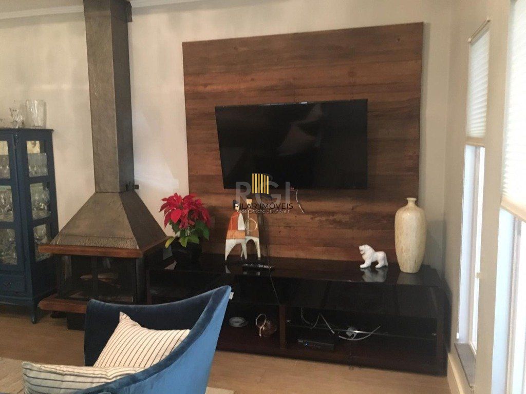 Casa para Venda - 230m², 3 dormitórios, sendo 3 suites, 3 vagas - Chácara das Pedras
