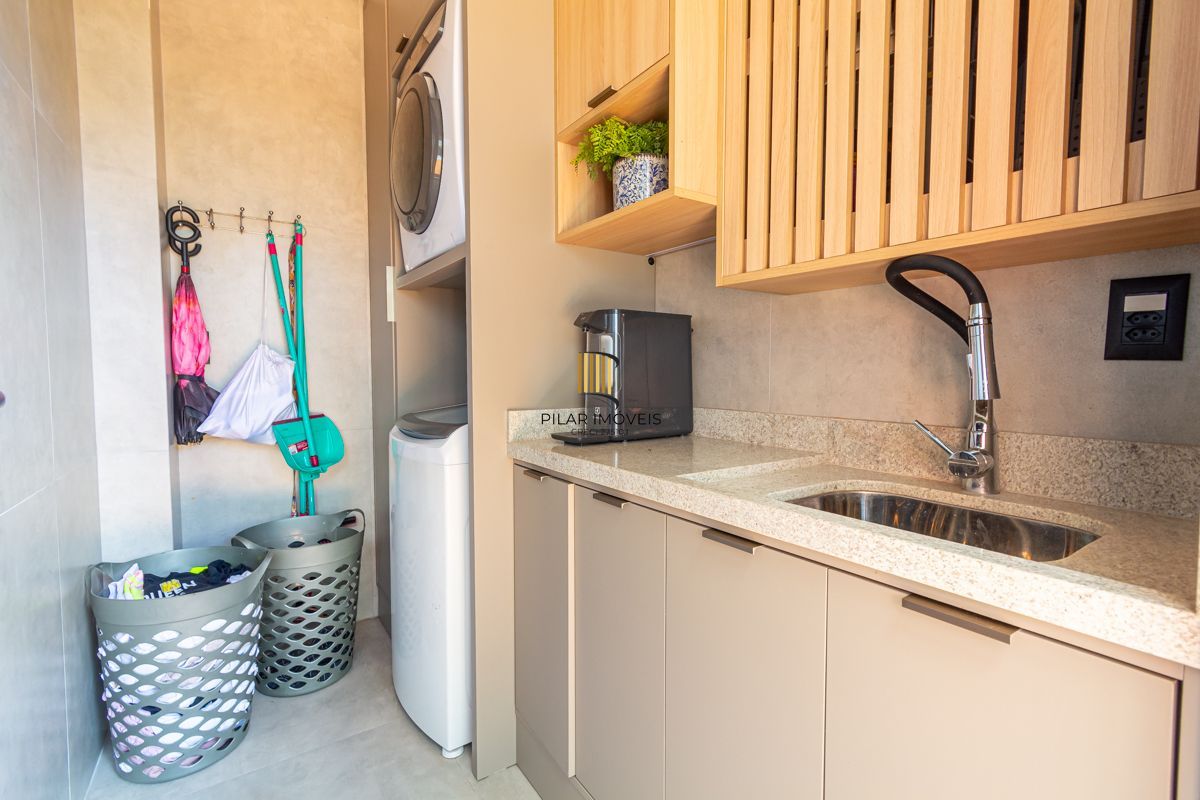 Casa de alto padrão no condomínio Vale dos Lírios