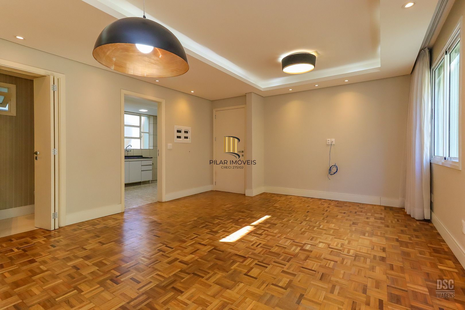 Amplo apartamento, 3 quartos (1 suíte) lavabo, escritório e 1 vaga - Petrópolis