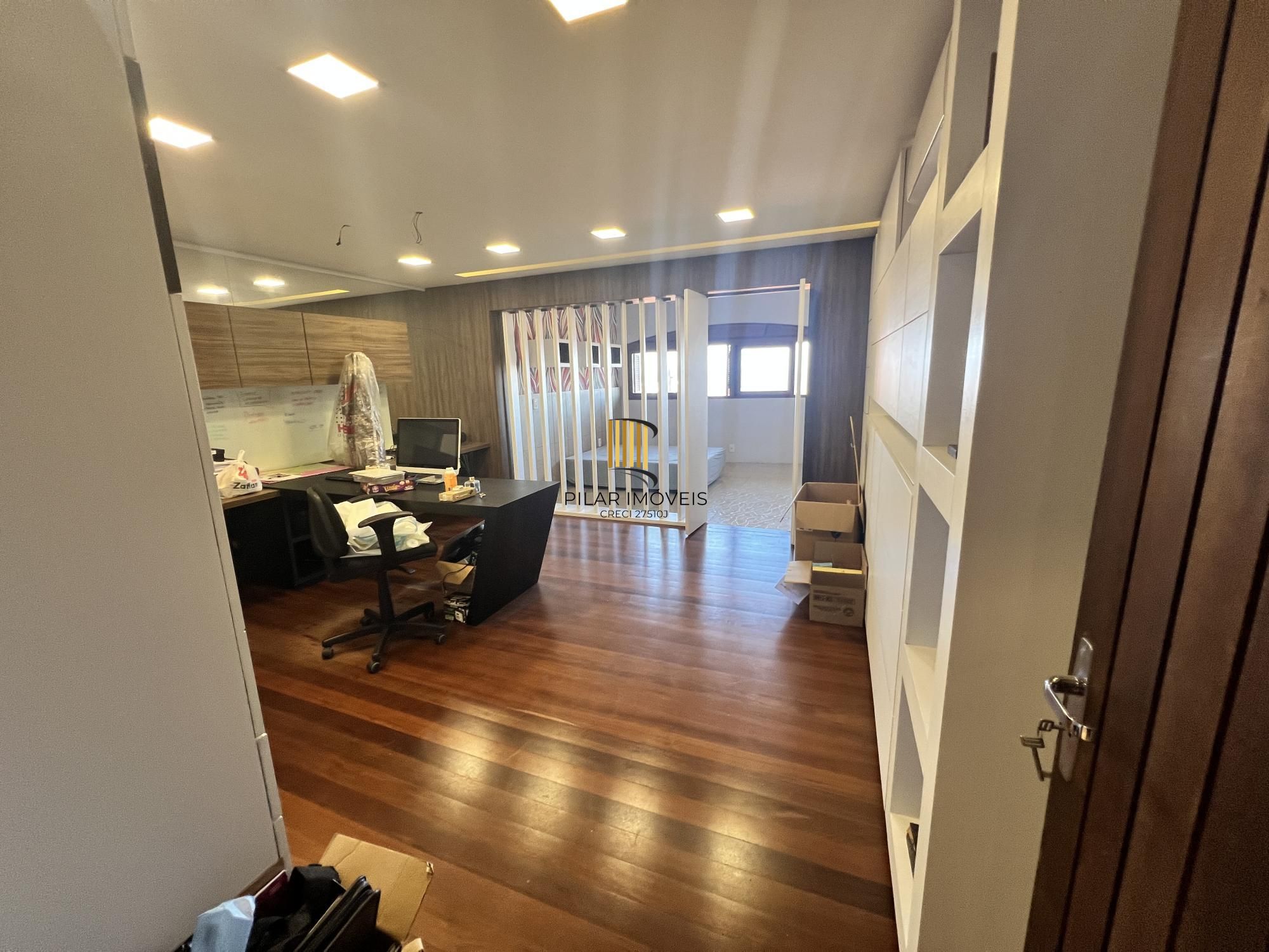 Belíssima casa no Bairro Tristeza com 645m²