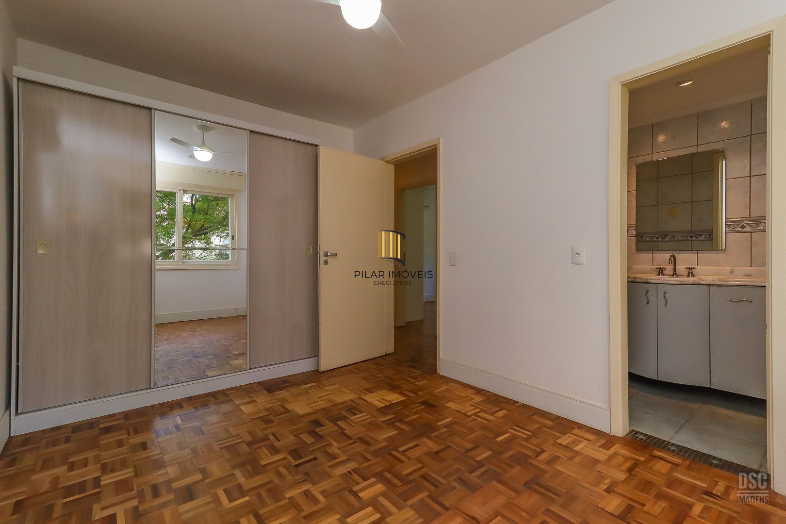 Amplo apartamento, 3 quartos (1 suíte) lavabo, escritório e 1 vaga - Petrópolis