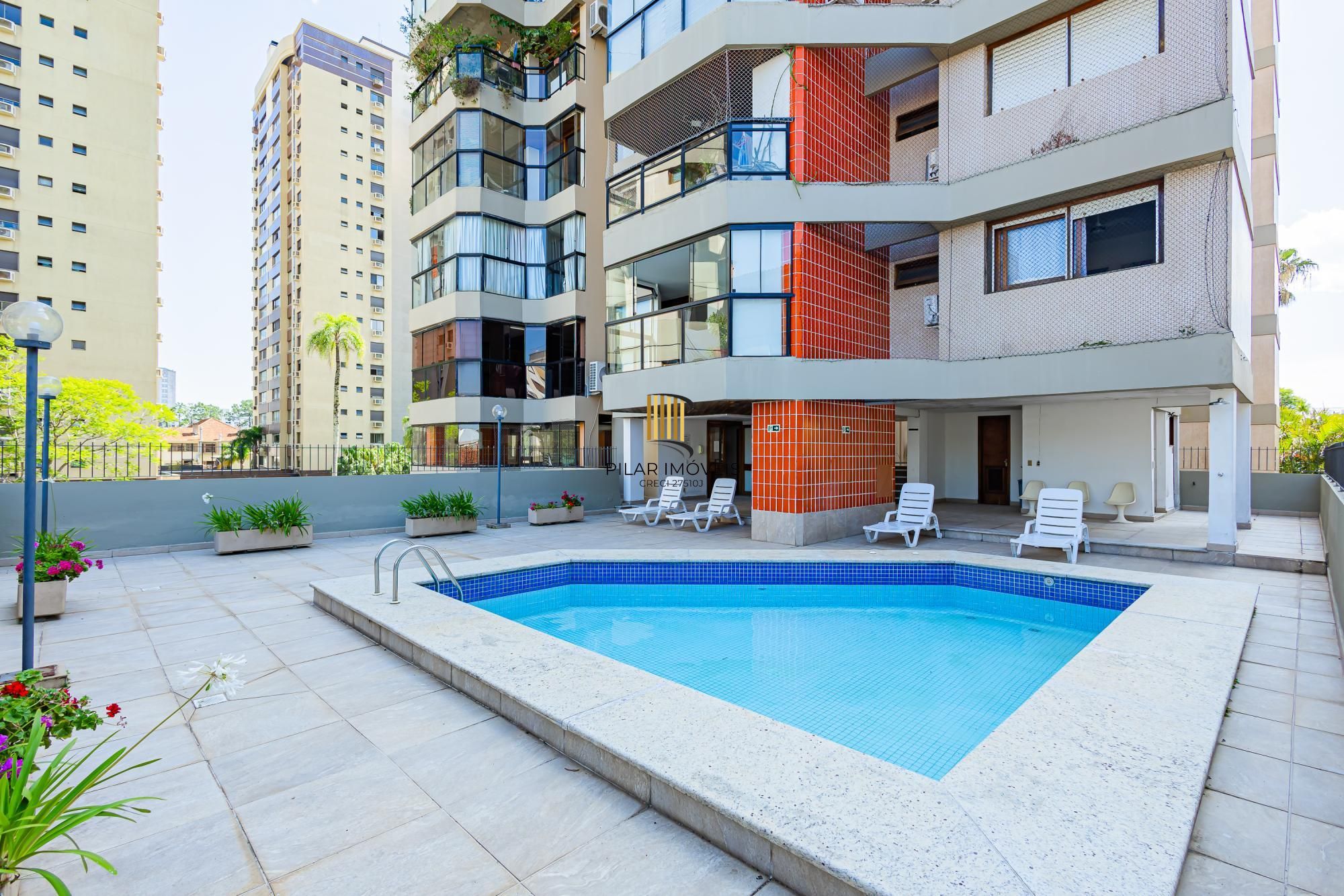 Apartamento com 92 m² no Menino Deus.