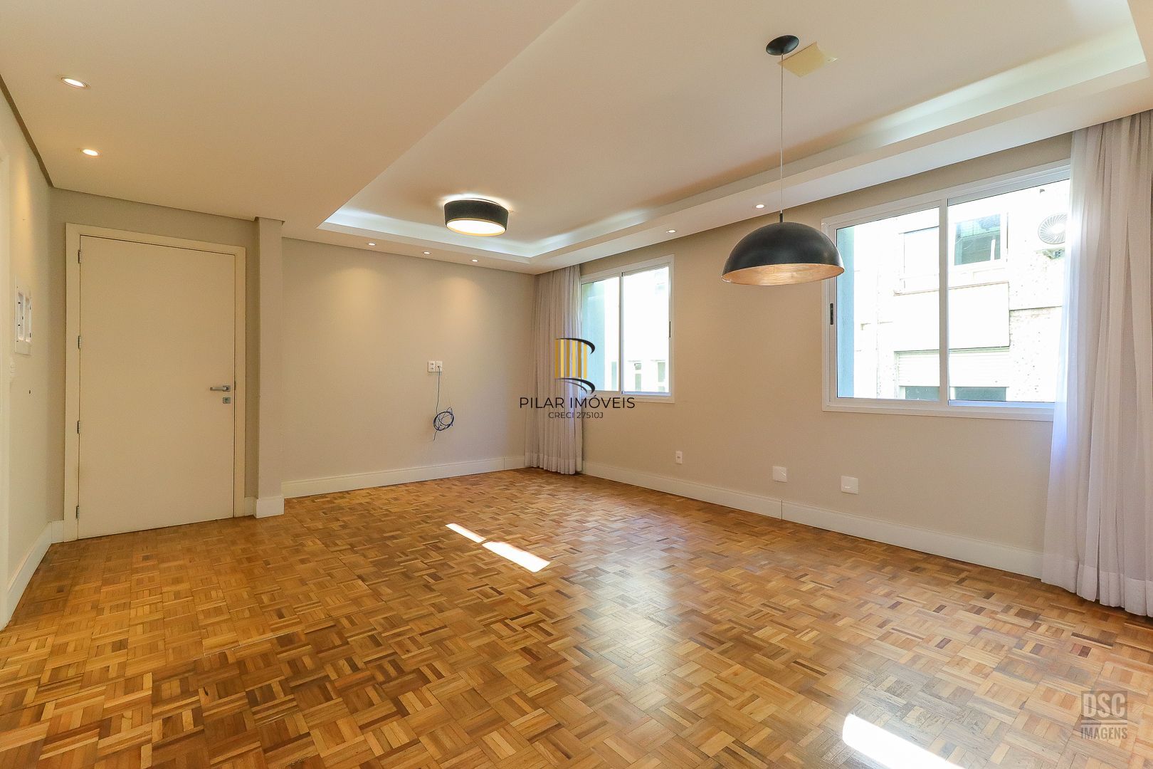 Amplo apartamento, 3 quartos (1 suíte) lavabo, escritório e 1 vaga - Petrópolis