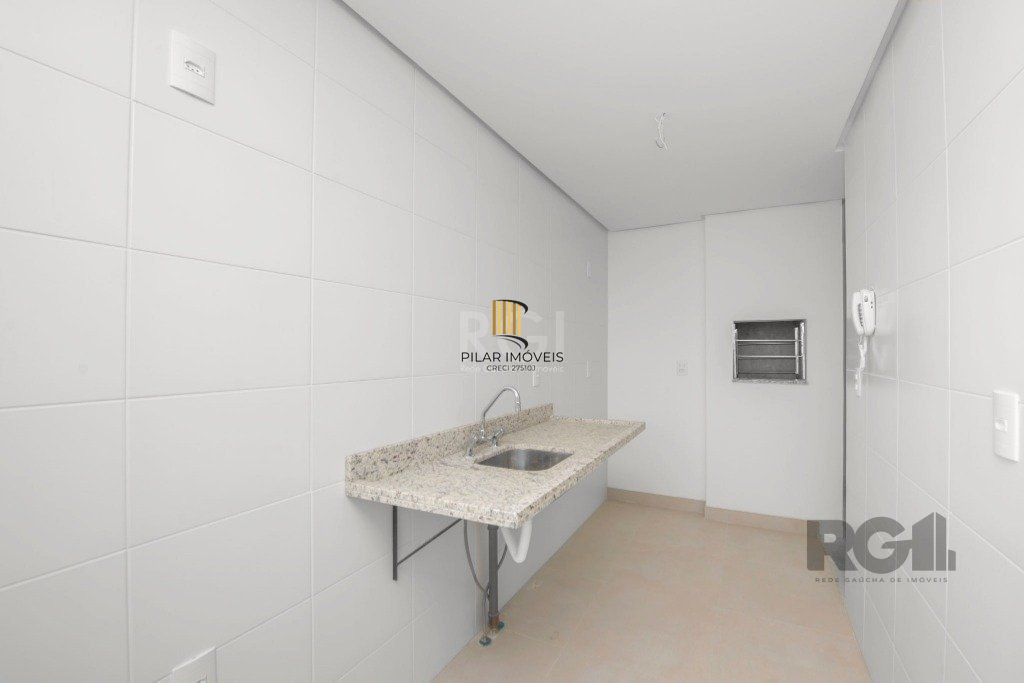 2 quartos ( 1 suíte), churrasqueira e 1 vaga. Junto a PUC