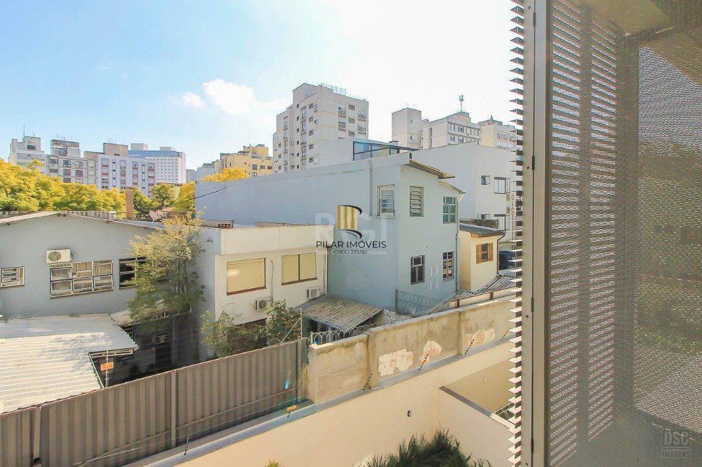 Semi mobiliado, 2 quartos (1 suíte) e 1 vaga. Infra completa e ótima localização