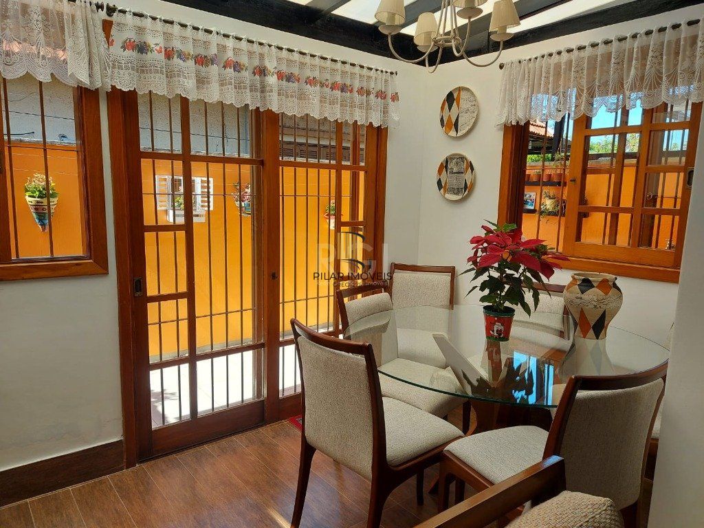 Casa Condominio para Venda - 234m², 3 dormitórios, sendo 1 suites, 2 vagas