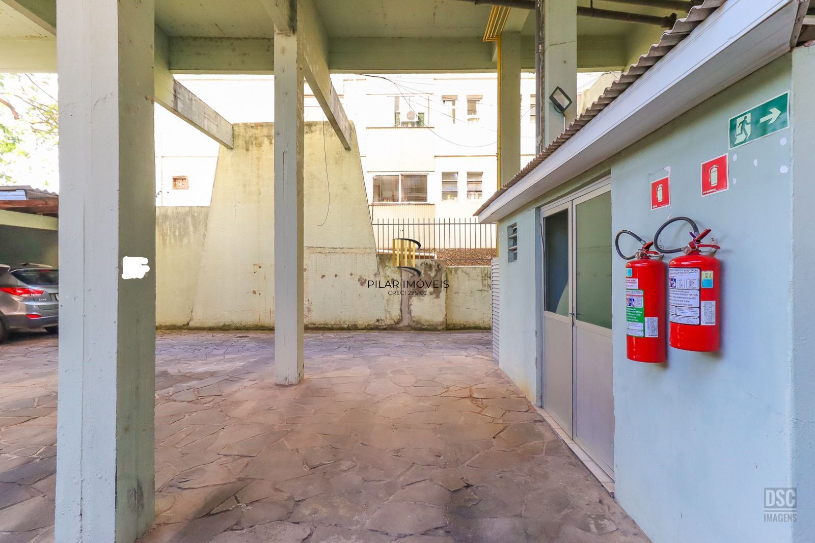 Amplo apartamento, 3 quartos (1 suíte) lavabo, escritório e 1 vaga - Petrópolis
