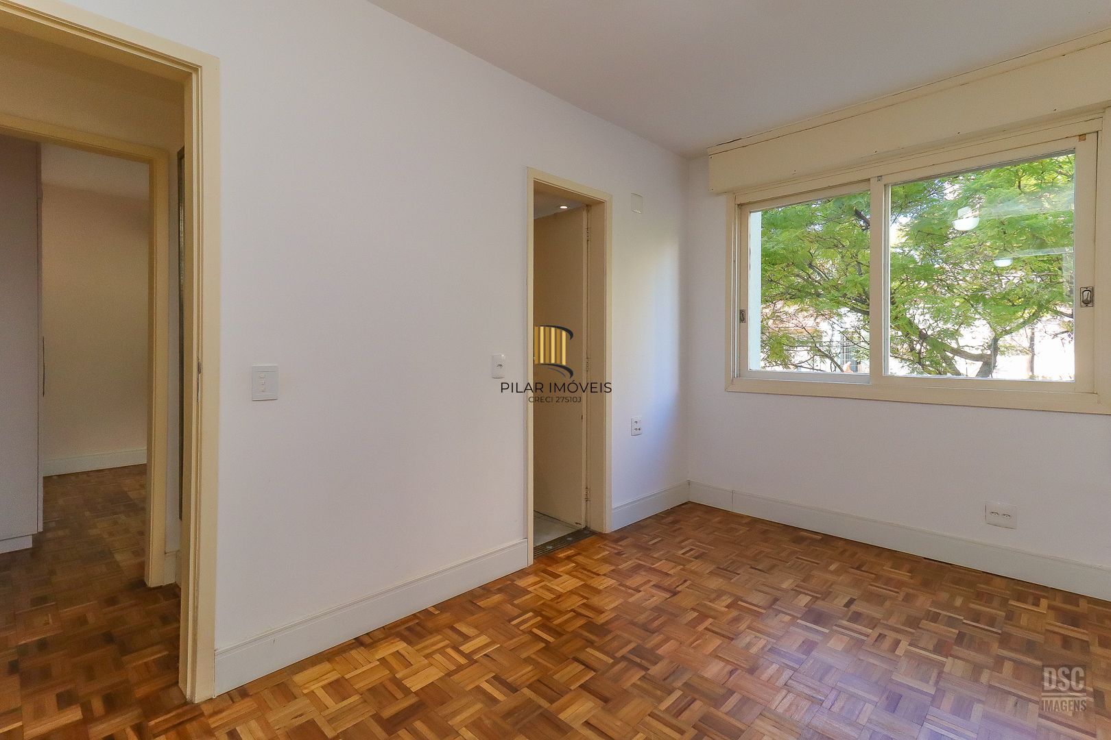 Amplo apartamento, 3 quartos (1 suíte) lavabo, escritório e 1 vaga - Petrópolis