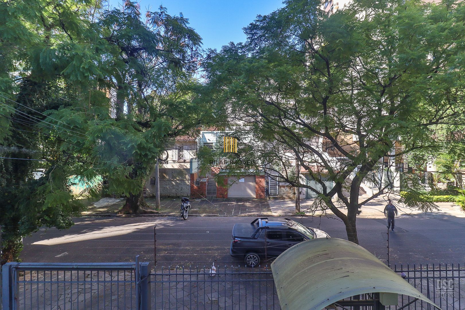 Amplo apartamento, 3 quartos (1 suíte) lavabo, escritório e 1 vaga - Petrópolis