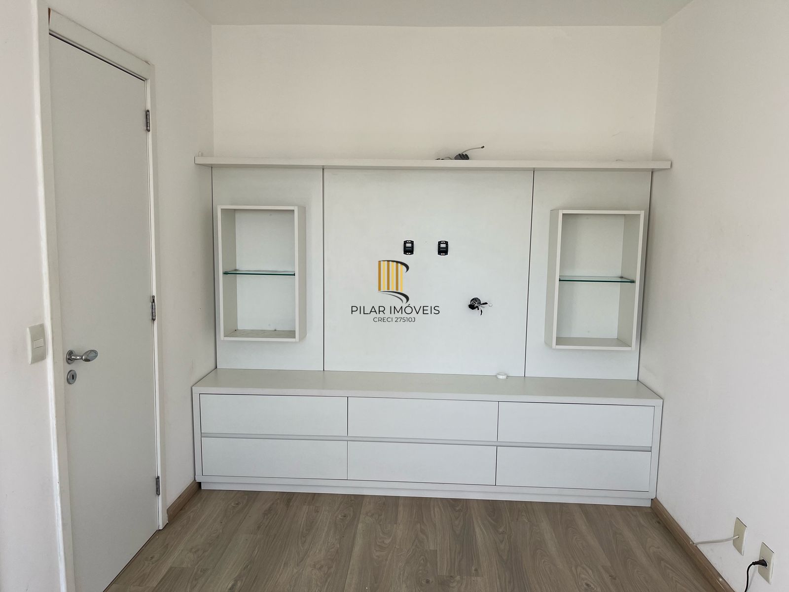 Junto ao Shopping Iguatemi. 3 quartos ( 1 suíte) sacada, churrasqueira e 1 vaga