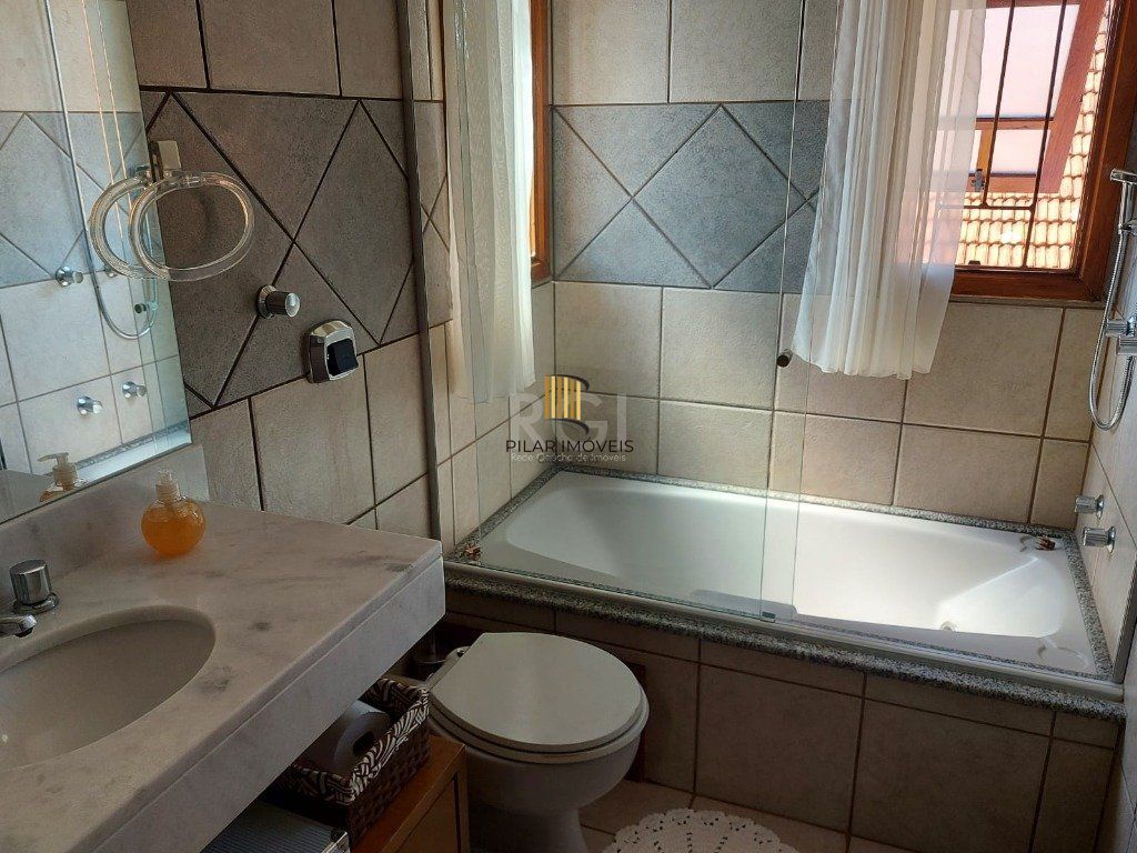 Casa Condominio para Venda - 234m², 3 dormitórios, sendo 1 suites, 2 vagas