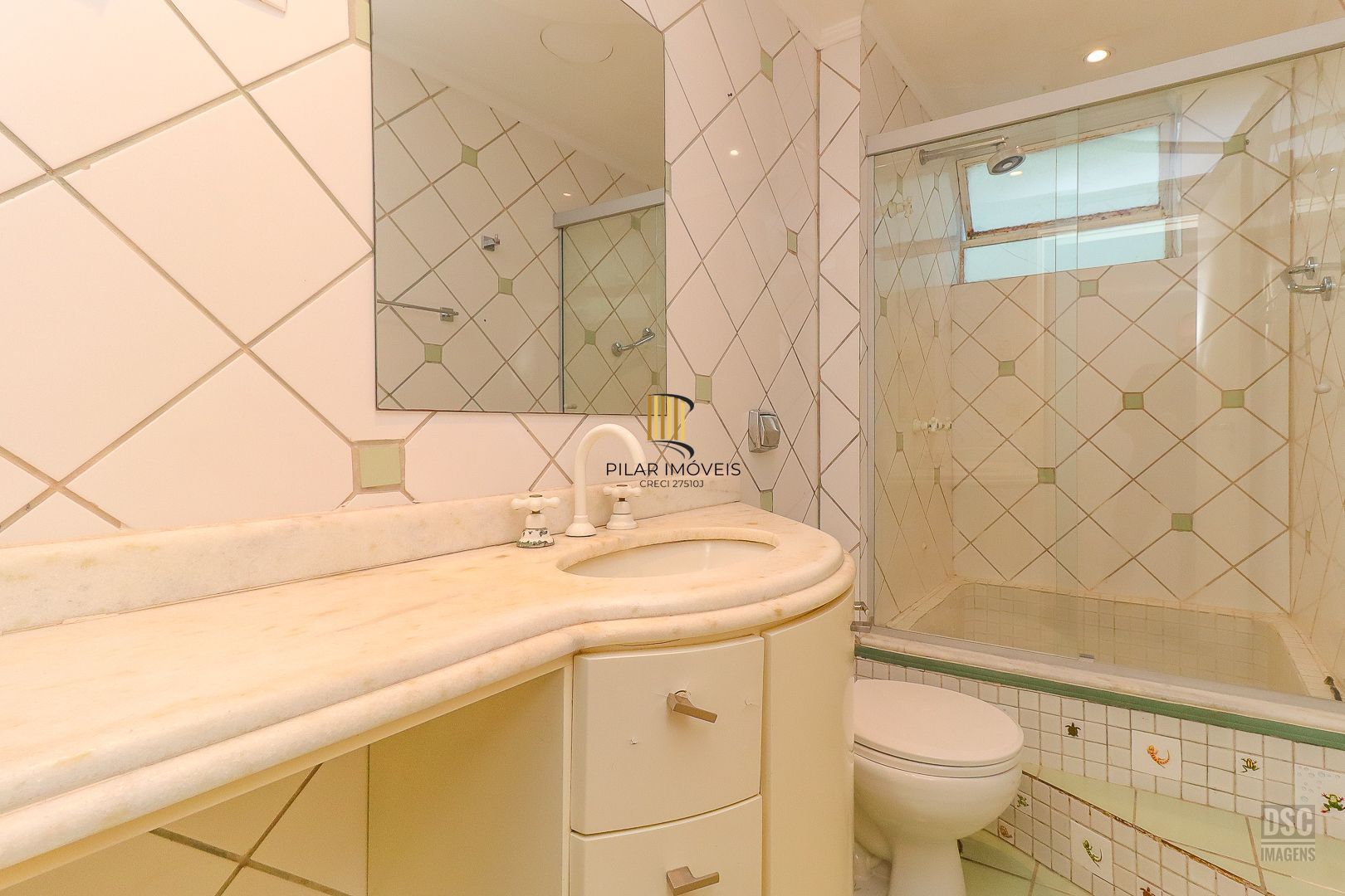 Amplo apartamento, 3 quartos (1 suíte) lavabo, escritório e 1 vaga - Petrópolis