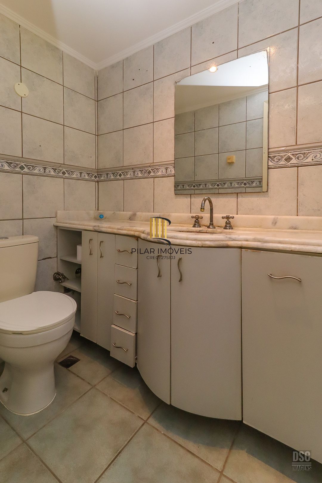 Amplo apartamento, 3 quartos (1 suíte) lavabo, escritório e 1 vaga - Petrópolis