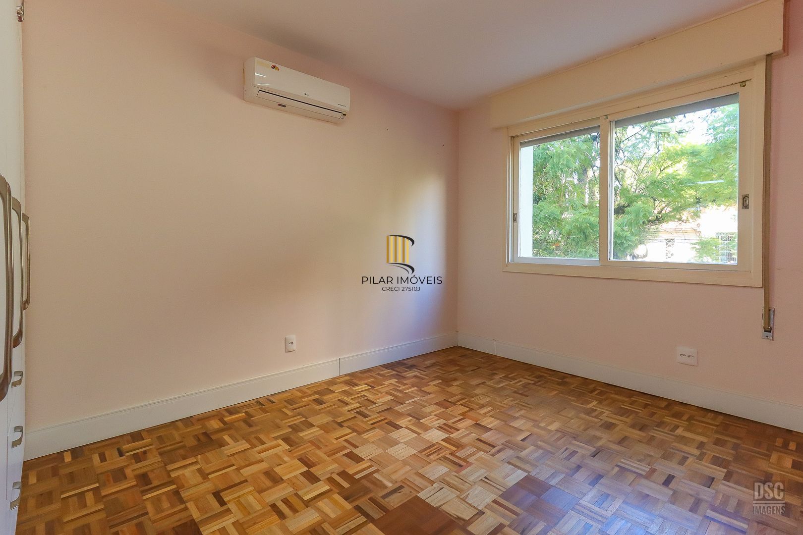 Amplo apartamento, 3 quartos (1 suíte) lavabo, escritório e 1 vaga - Petrópolis