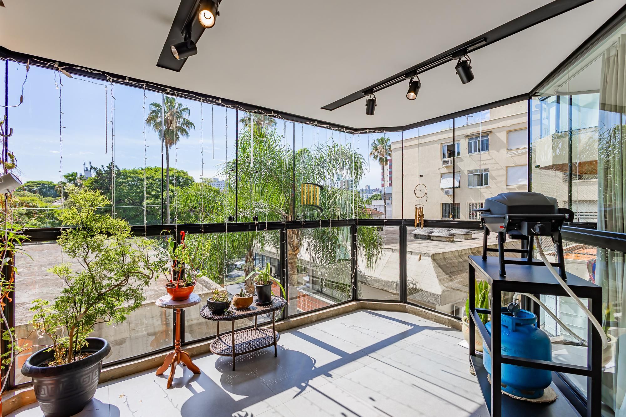 Apartamento com 92 m² no Menino Deus.