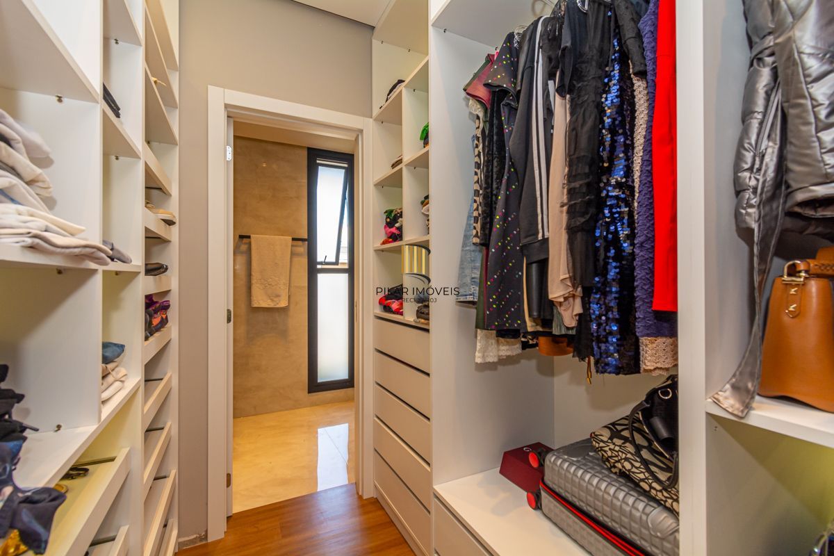 Casa de alto padrão no condomínio Vale dos Lírios