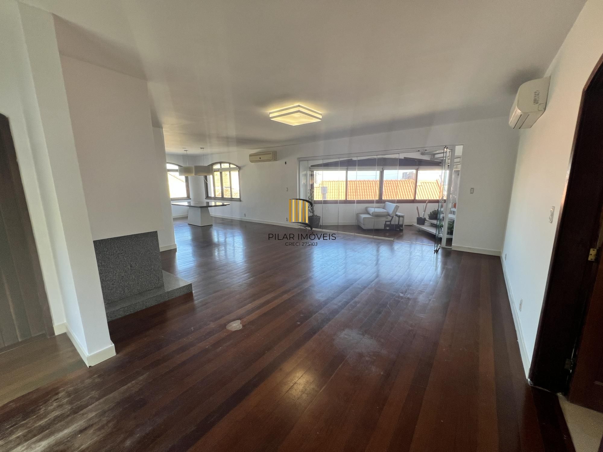 Belíssima casa no Bairro Tristeza com 645m²