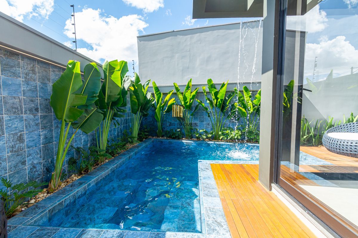 Casa de alto padrão no condomínio Vale dos Lírios