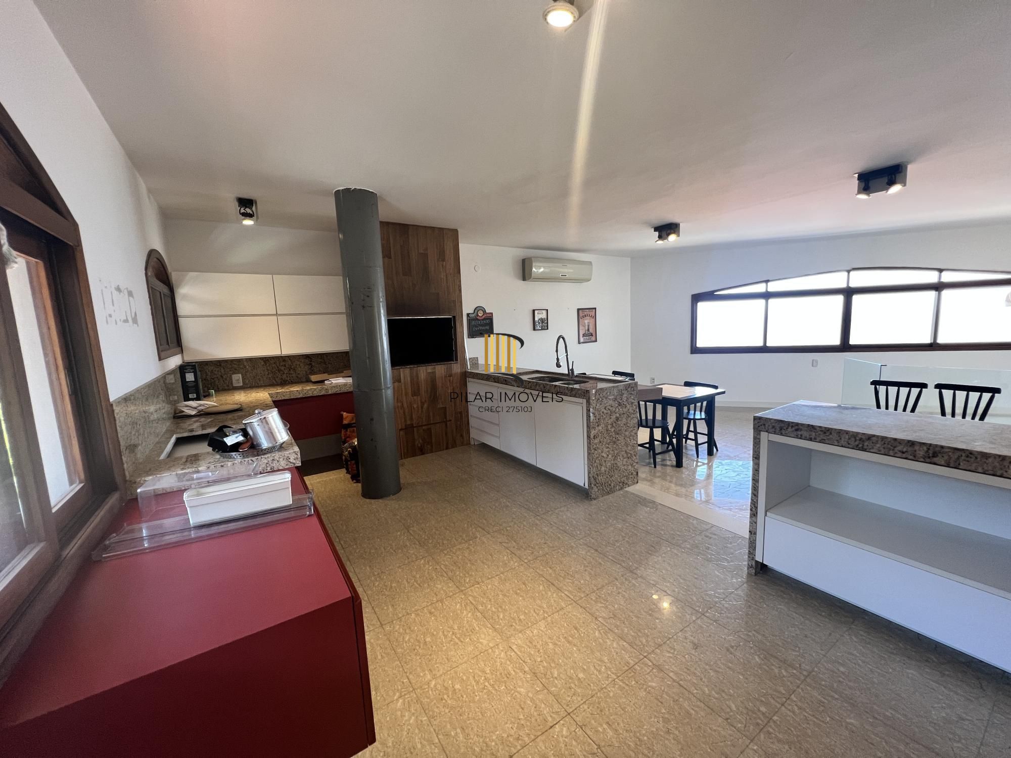 Belíssima casa no Bairro Tristeza com 645m²