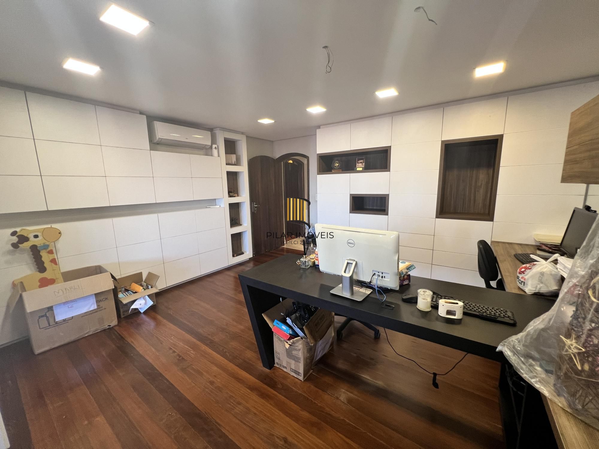 Belíssima casa no Bairro Tristeza com 645m²